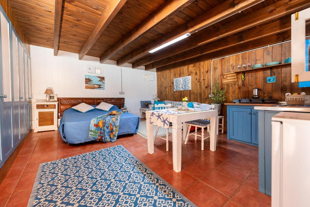 Cabin In Front Of Idyllic Majanicho Beach المظهر الخارجي الصورة