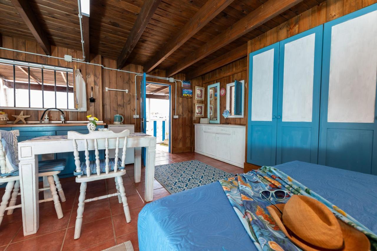 Cabin In Front Of Idyllic Majanicho Beach المظهر الخارجي الصورة