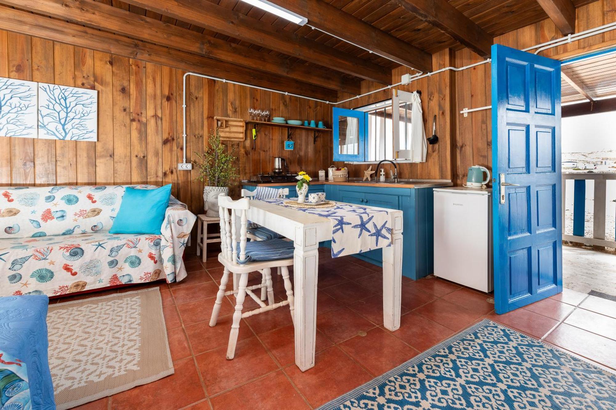 Cabin In Front Of Idyllic Majanicho Beach المظهر الخارجي الصورة